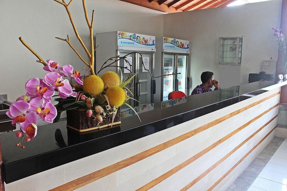 Mirah Hostel Легиан Екстериор снимка