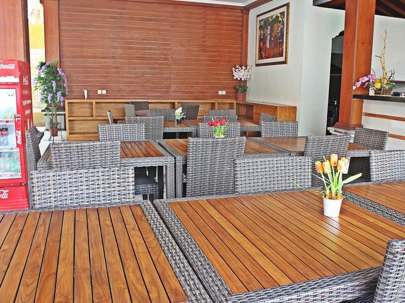 Mirah Hostel Легиан Екстериор снимка