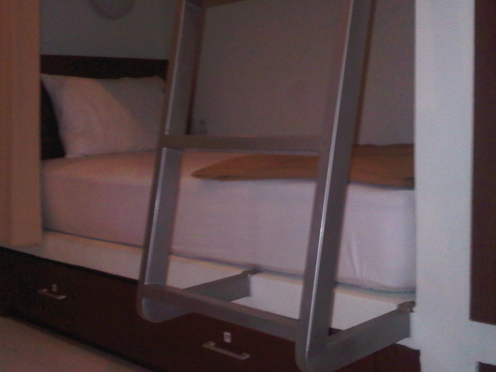 Mirah Hostel Легиан Екстериор снимка