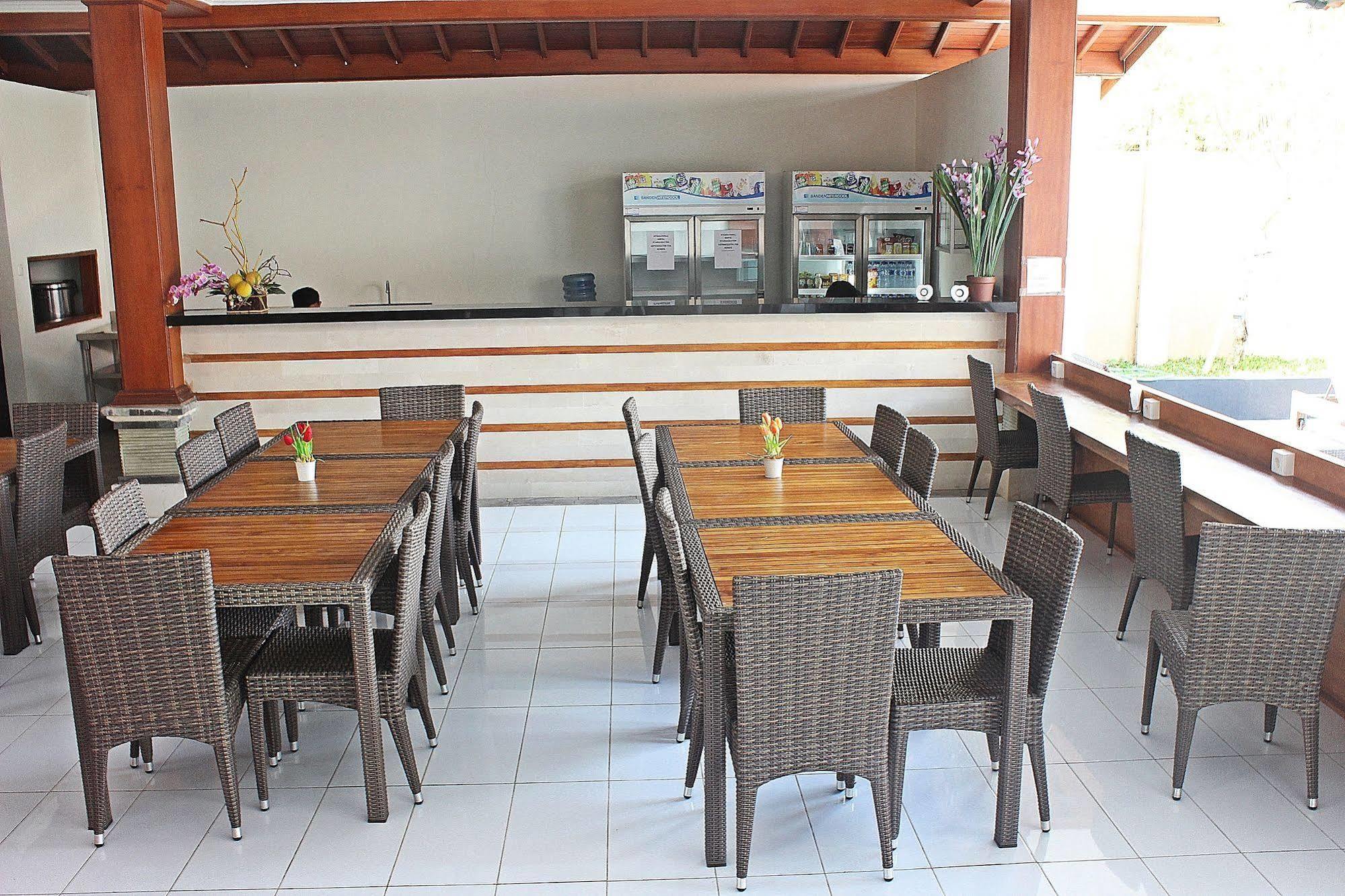 Mirah Hostel Легиан Екстериор снимка