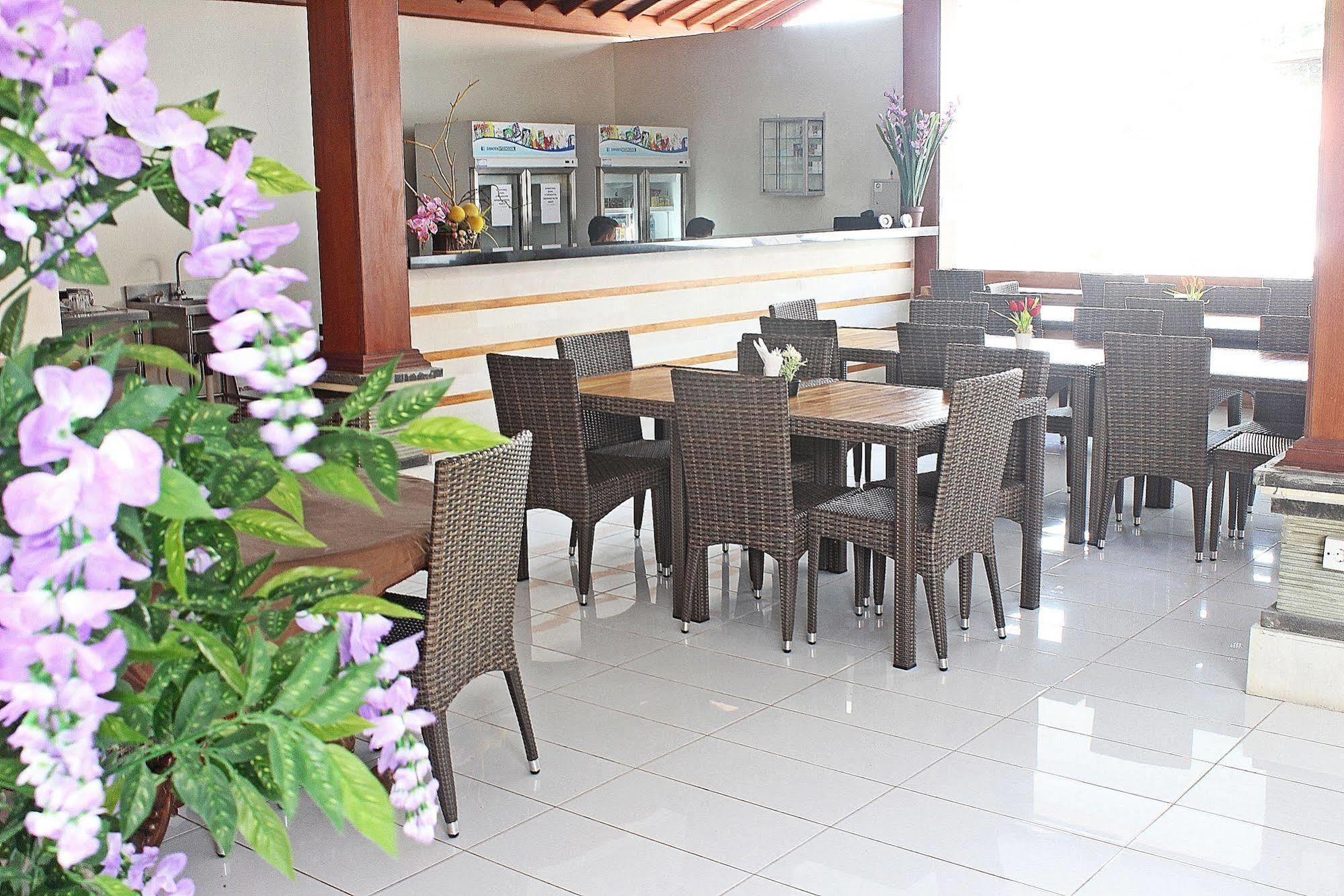 Mirah Hostel Легиан Екстериор снимка