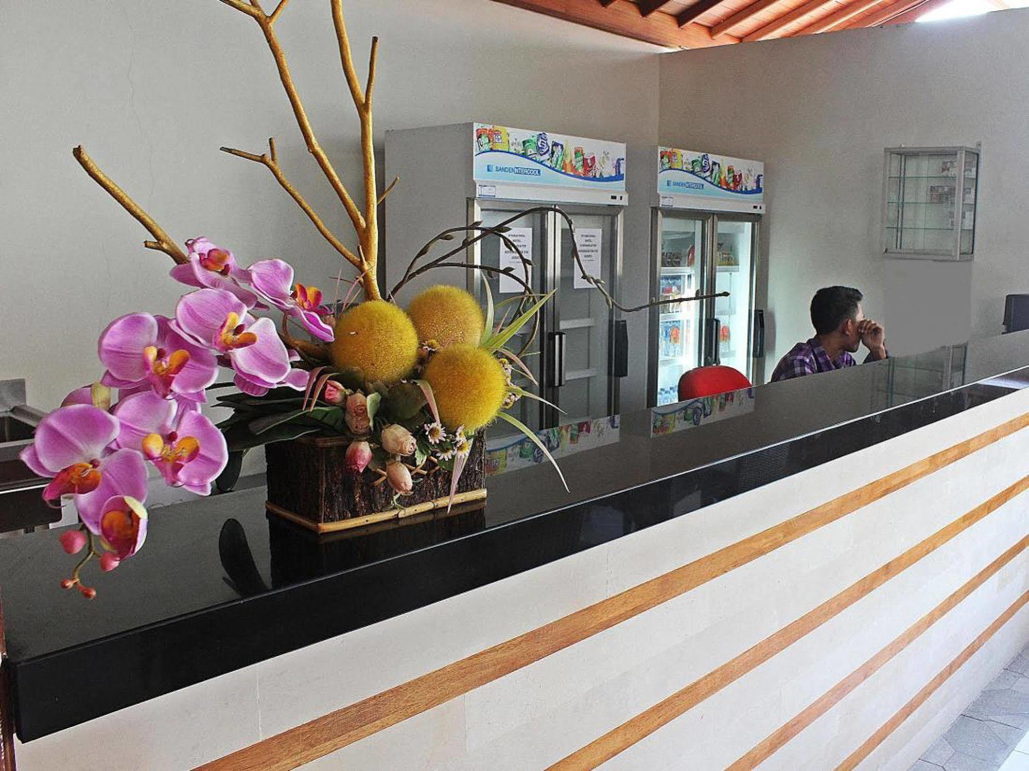 Mirah Hostel Легиан Екстериор снимка