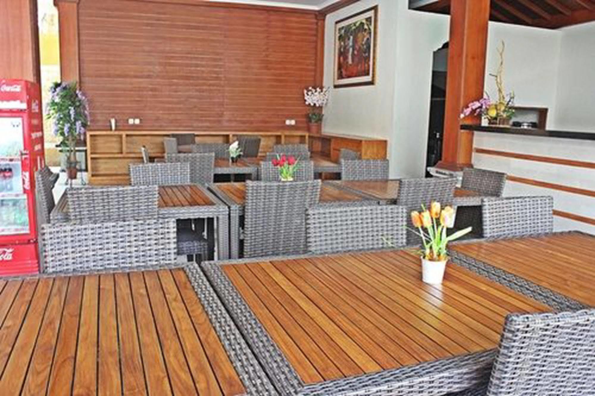 Mirah Hostel Легиан Екстериор снимка
